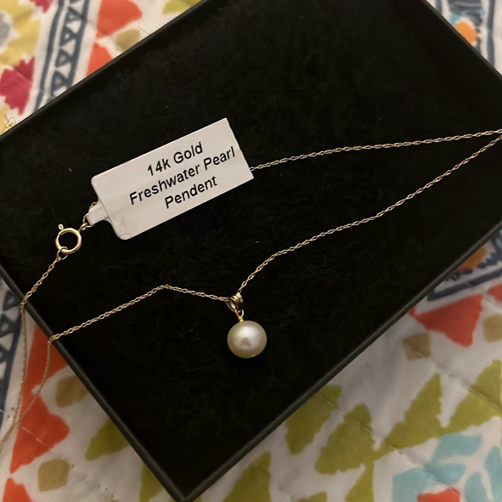 New in Box ~Delicate & Dainty 14K Gold Freshwater 18” inch Necklace~